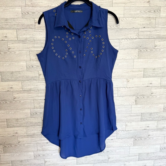 Must Have Brand Cobalt Blue High/Low Sleeveless Sz-Medium Metal Detail Button Up - Picture 12 of 13